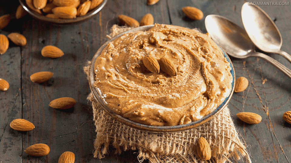 berapa harga kacang almond per kg?