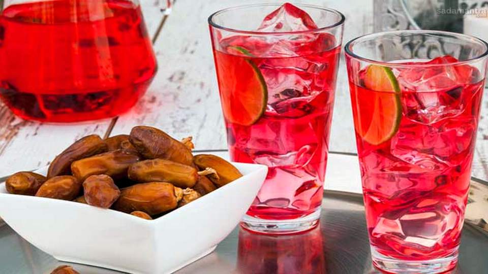 Minuman Berbuka Puasa Dengan Campuran Kurma